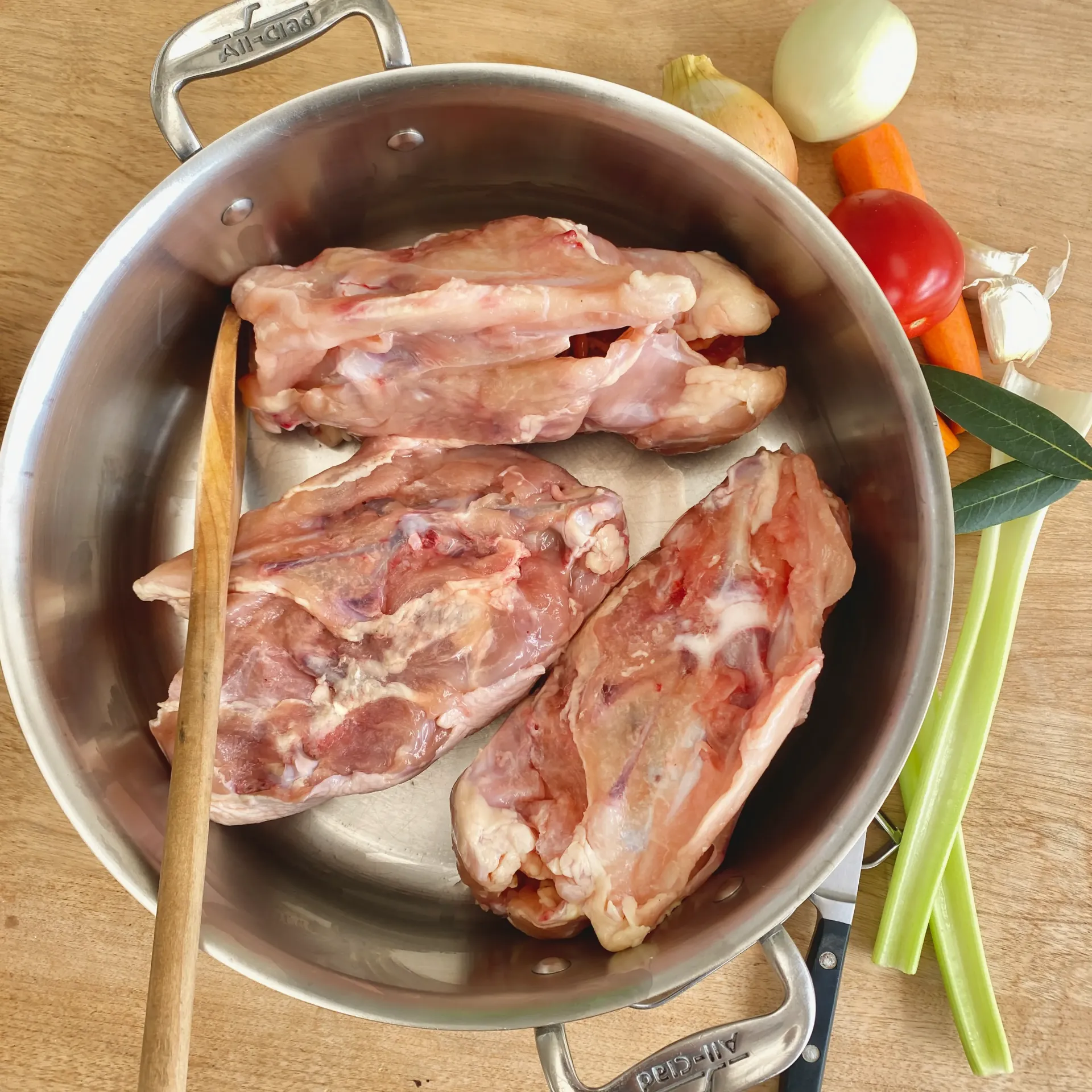 Chicken carcasses (1kg) - frozen